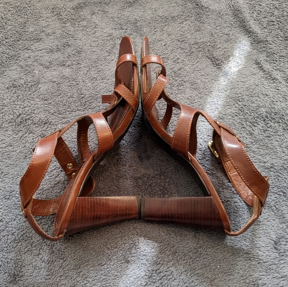 Brown strappy heeled sandals with belt buckle clasp - Picture 3 of 7